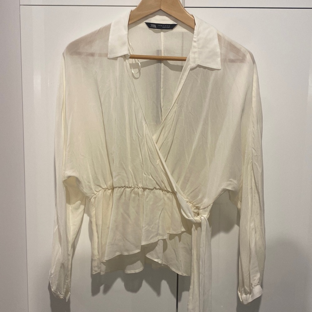 Zara white long sleeved blouse . 100% viscose , very good condition